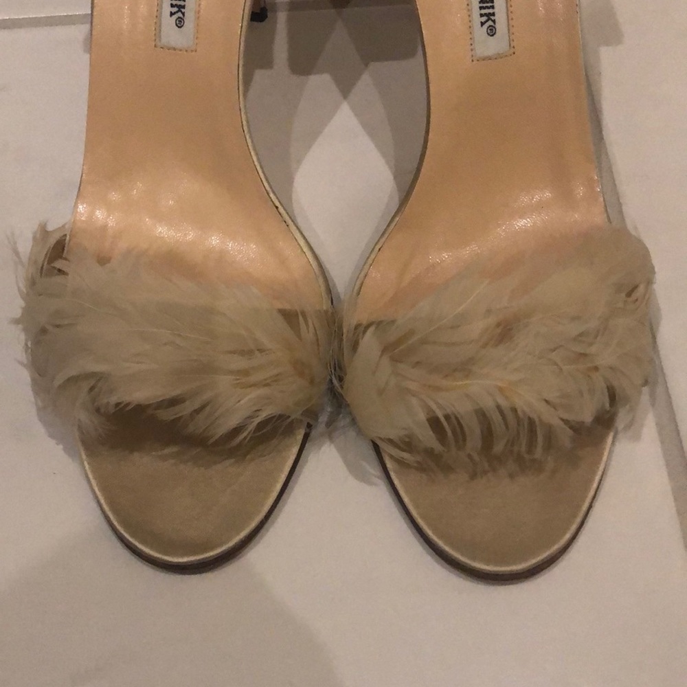 MANOLO BLAHNIK HEELS feathers